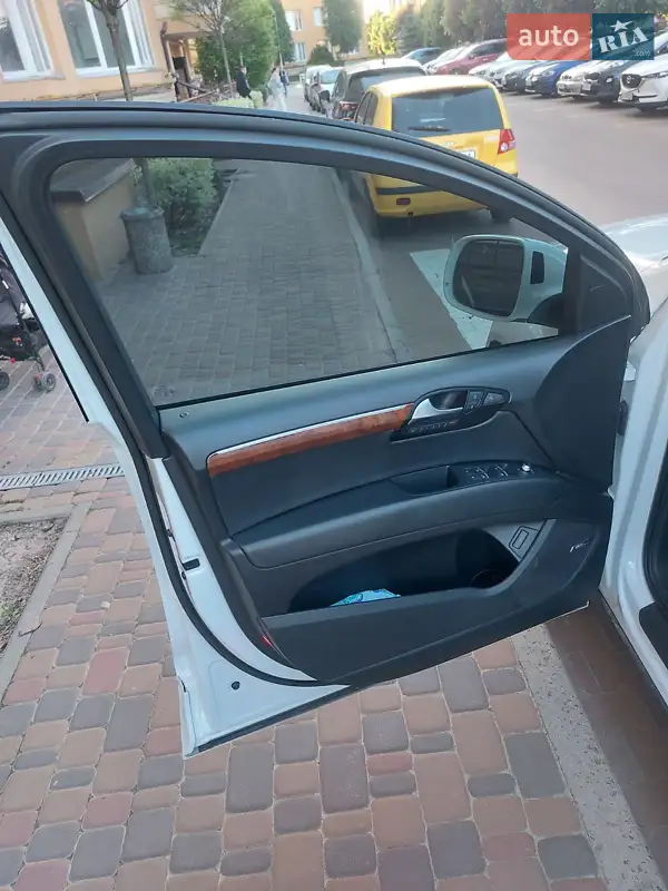 Audi Q7 2014 VIN WA1LGAFE1FD001476 фото оголошення 46 з 161