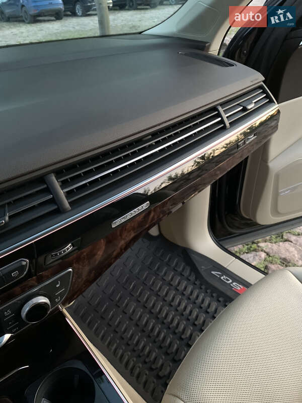 Позашляховик / Кросовер Audi Q7 2019 в Києві