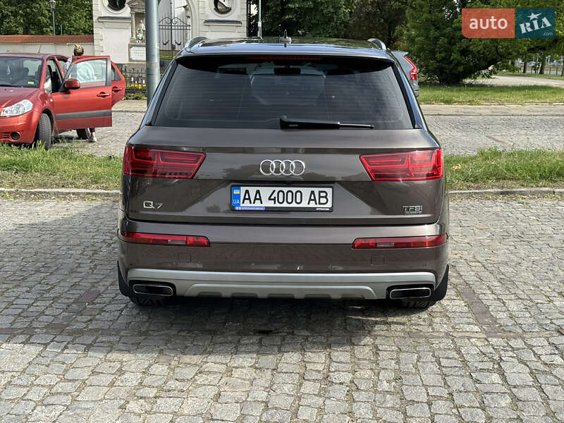 Внедорожник / Кроссовер Audi Q7 2015 в Киеве