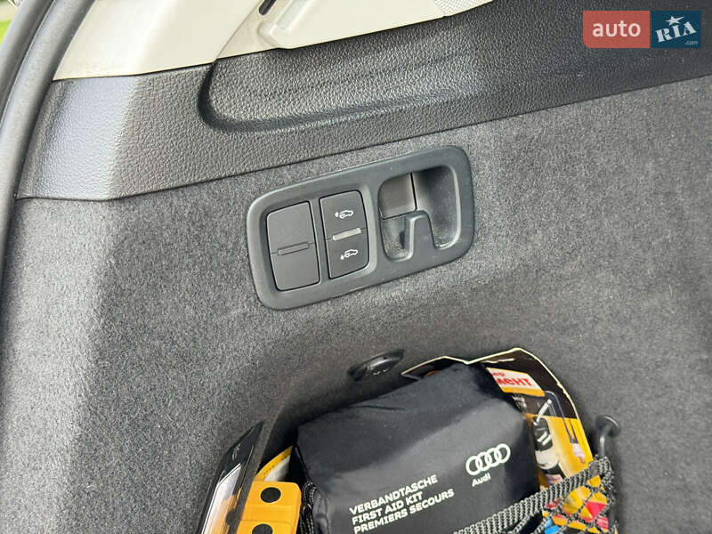 Внедорожник / Кроссовер Audi Q7 2015 в Киеве