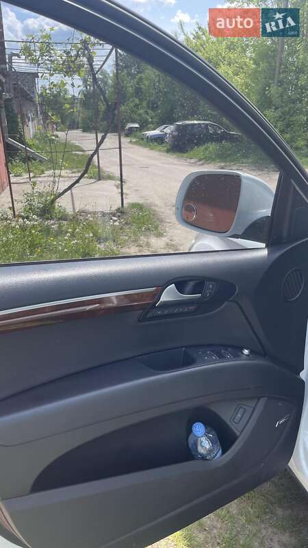 Позашляховик / Кросовер Audi Q7 2012 в Києві