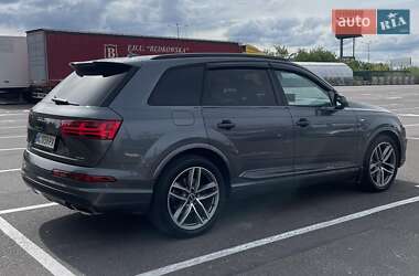Внедорожник / Кроссовер Audi Q7 2018 в 