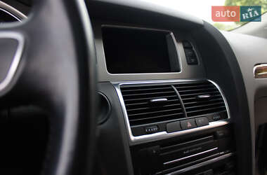 Позашляховик / Кросовер Audi Q7 2015 в 