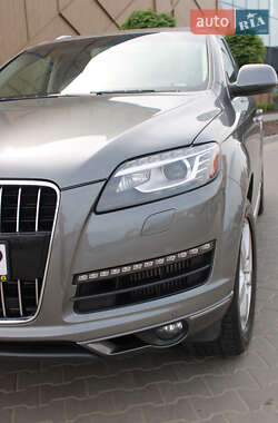Позашляховик / Кросовер Audi Q7 2015 в 