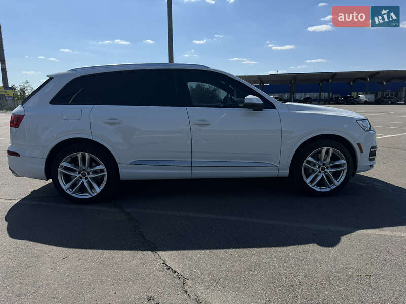 Позашляховик / Кросовер Audi Q7 2016 в Кривому Розі