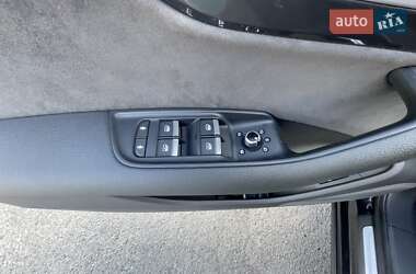 Внедорожник / Кроссовер Audi Q7 2016 в 