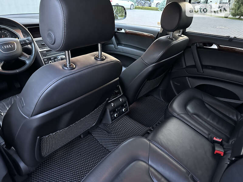 Позашляховик / Кросовер Audi Q7 2015 в Рівному