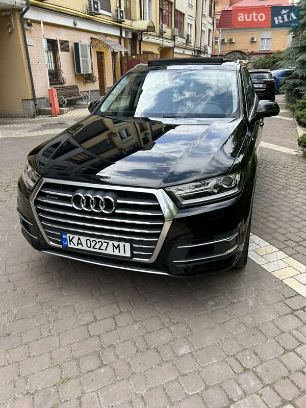 Внедорожник / Кроссовер Audi Q7 2015 в Киеве
