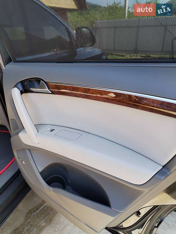 Внедорожник / Кроссовер Audi Q7 2013 в Великом Березном