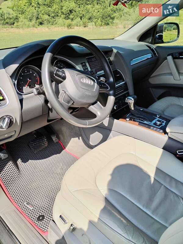 Внедорожник / Кроссовер Audi Q7 2013 в Великом Березном