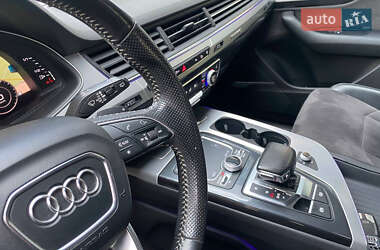 Позашляховик / Кросовер Audi Q7 2016 в 