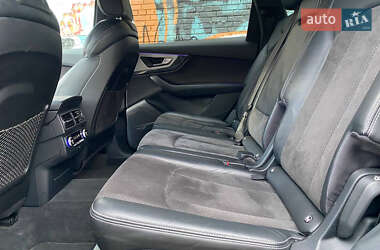 Позашляховик / Кросовер Audi Q7 2016 в 