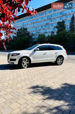 Внедорожник / Кроссовер Audi Q7 2015 в 