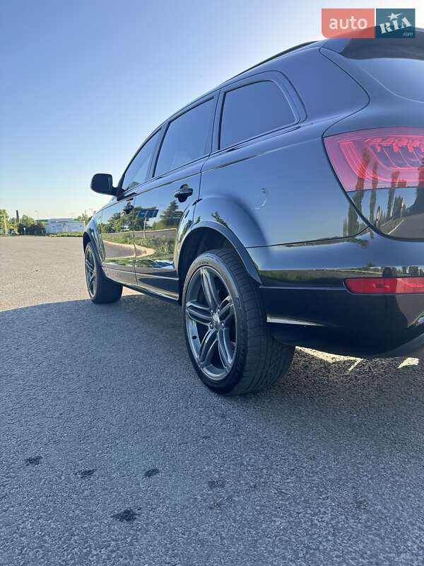 Позашляховик / Кросовер Audi Q7 2015 в Дніпрі