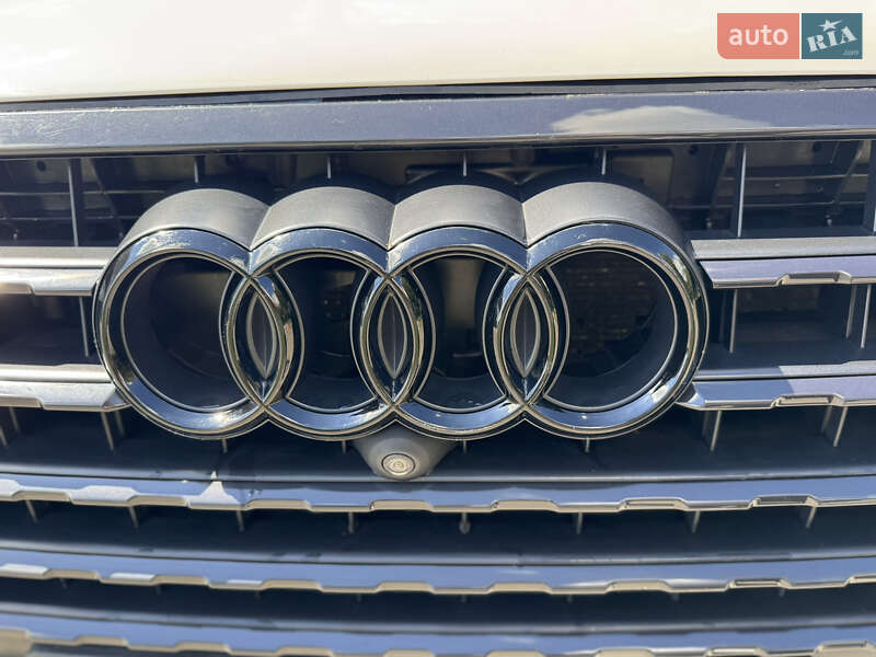 Позашляховик / Кросовер Audi Q7 2016 в Львові