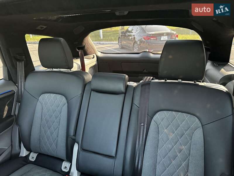 Позашляховик / Кросовер Audi Q7 2014 в Дніпрі