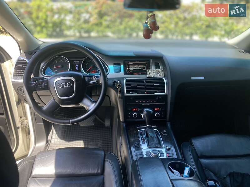 Позашляховик / Кросовер Audi Q7 2008 в Звягелі