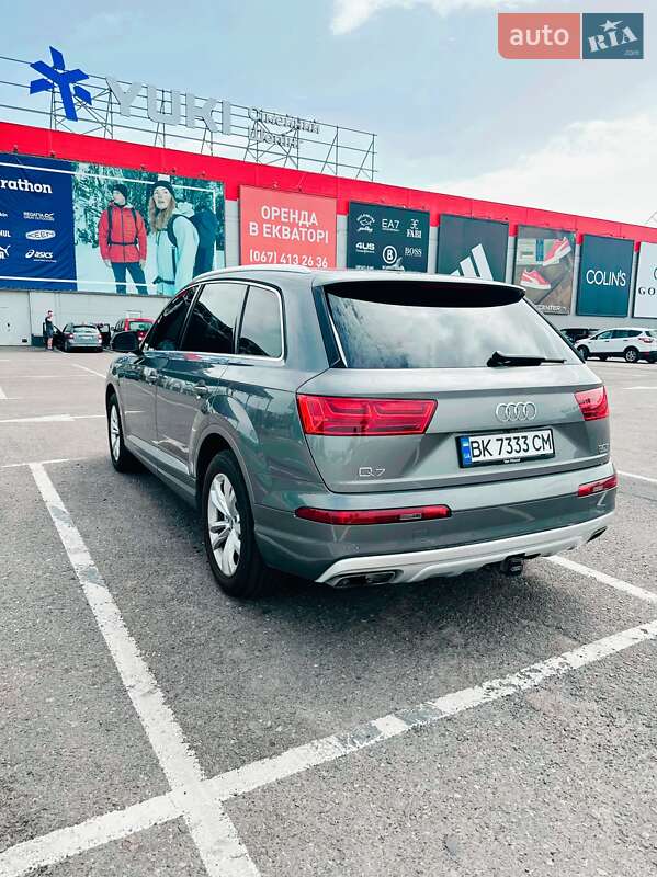 Позашляховик / Кросовер Audi Q7 2016 в Рівному