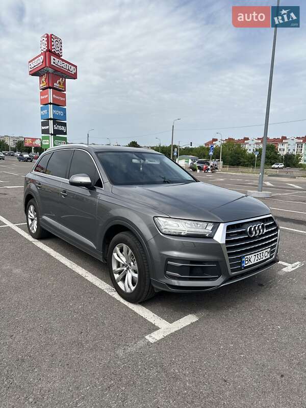 Позашляховик / Кросовер Audi Q7 2016 в Рівному