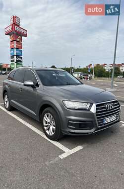 Внедорожник / Кроссовер Audi Q7 2016 в 