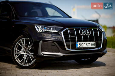 Внедорожник / Кроссовер Audi Q7 2019 в Ровно