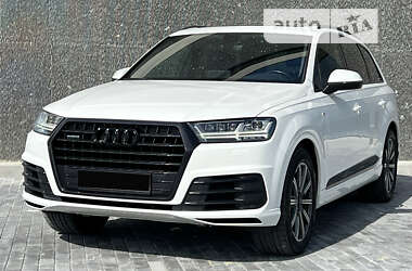 Позашляховик / Кросовер Audi Q7 2016 в Ужгороді