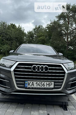 Позашляховик / Кросовер Audi Q7 2017 в Ужгороді