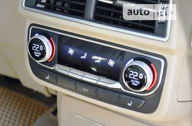 Внедорожник / Кроссовер Audi Q7 2016 в 