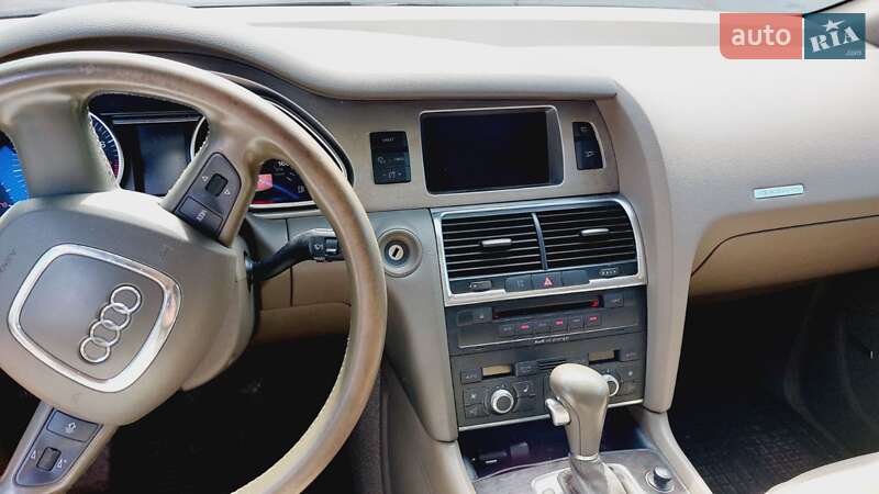 Позашляховик / Кросовер Audi Q7 2006 в Олевську