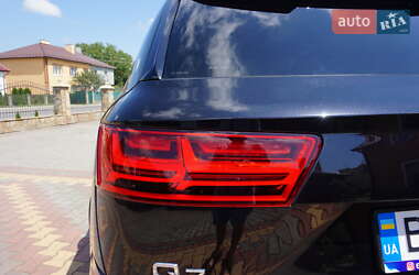 Внедорожник / Кроссовер Audi Q7 2015 в 