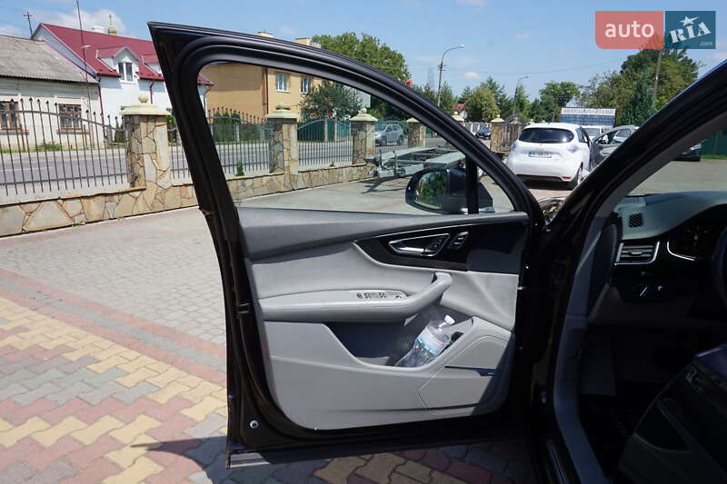 Позашляховик / Кросовер Audi Q7 2015 в Самборі