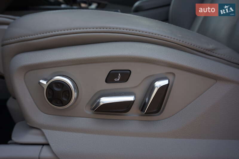 Позашляховик / Кросовер Audi Q7 2015 в Самборі