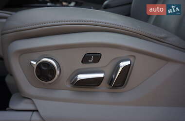 Внедорожник / Кроссовер Audi Q7 2015 в 