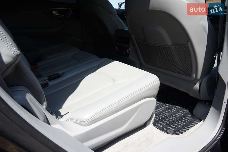 Позашляховик / Кросовер Audi Q7 2015 в Самборі