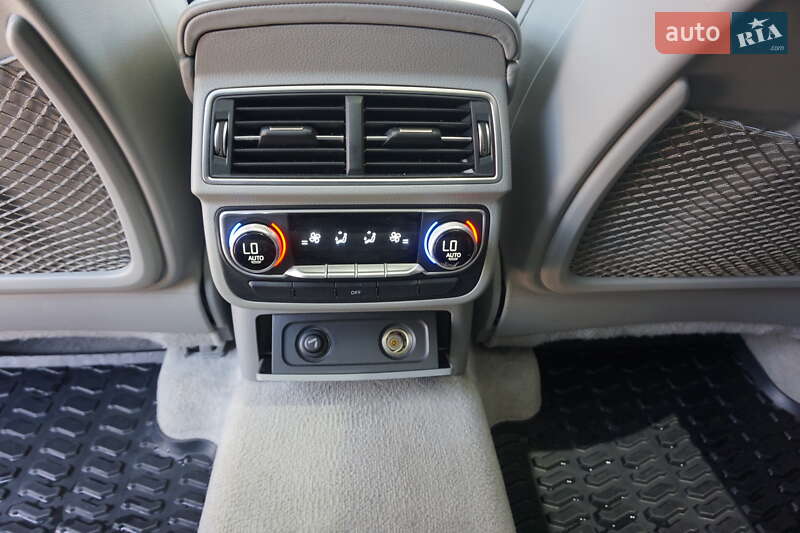 Позашляховик / Кросовер Audi Q7 2015 в Самборі