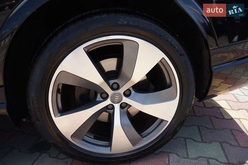 Позашляховик / Кросовер Audi Q7 2015 в Самборі