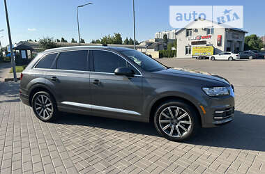 Позашляховик / Кросовер Audi Q7 2018 в 