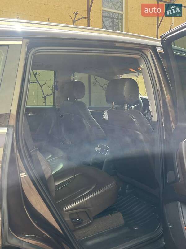 Позашляховик / Кросовер Audi Q7 2012 в Ужгороді