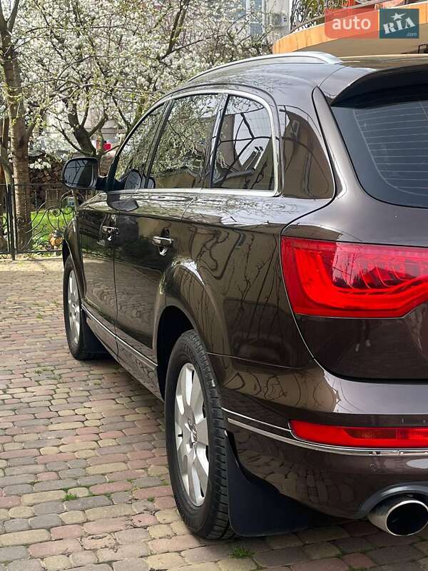 Позашляховик / Кросовер Audi Q7 2012 в Ужгороді