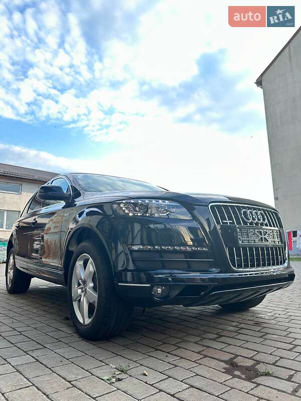 Позашляховик / Кросовер Audi Q7 2015 в Ужгороді