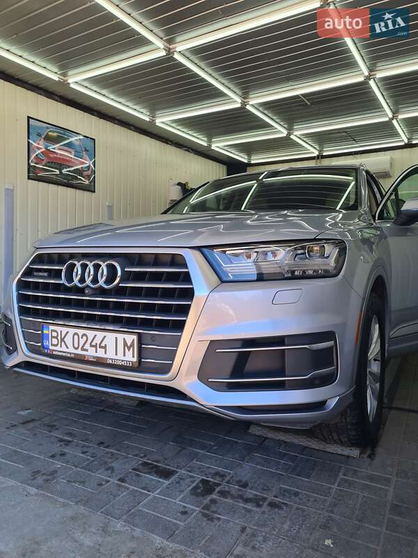 Внедорожник / Кроссовер Audi Q7 2017 в Ровно