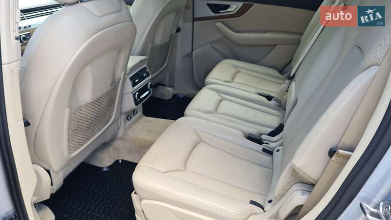 Внедорожник / Кроссовер Audi Q7 2017 в Ровно