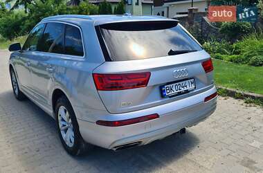 Внедорожник / Кроссовер Audi Q7 2017 в 