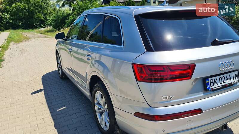Внедорожник / Кроссовер Audi Q7 2017 в Ровно