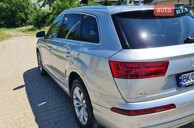 Внедорожник / Кроссовер Audi Q7 2017 в 