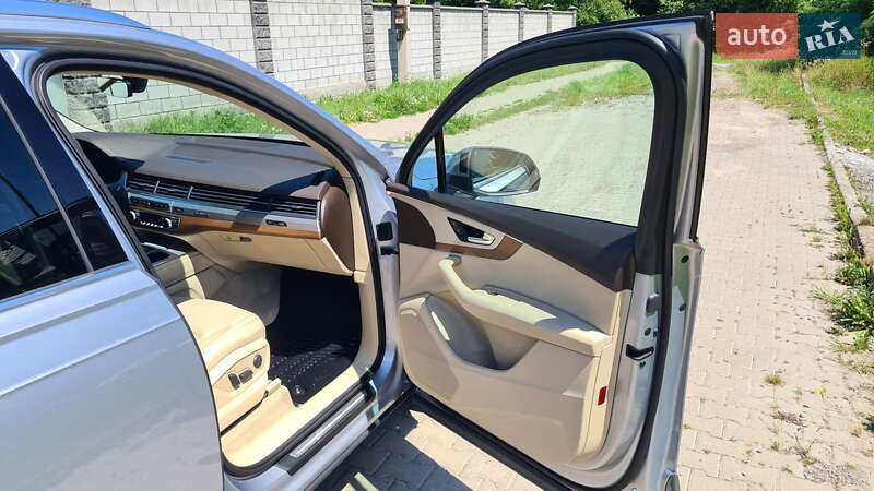 Внедорожник / Кроссовер Audi Q7 2017 в Ровно