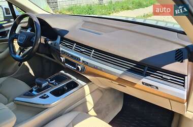 Внедорожник / Кроссовер Audi Q7 2017 в 