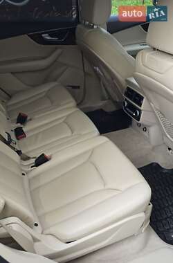 Внедорожник / Кроссовер Audi Q7 2017 в 