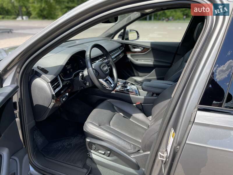 Позашляховик / Кросовер Audi Q7 2017 в Львові