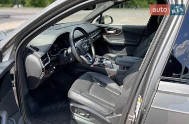 Позашляховик / Кросовер Audi Q7 2017 в 